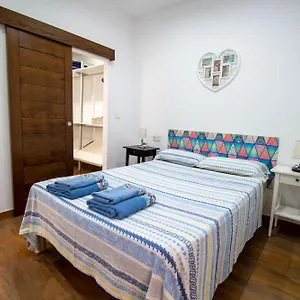Rentitspain Confortable Con Patio En Apartamento